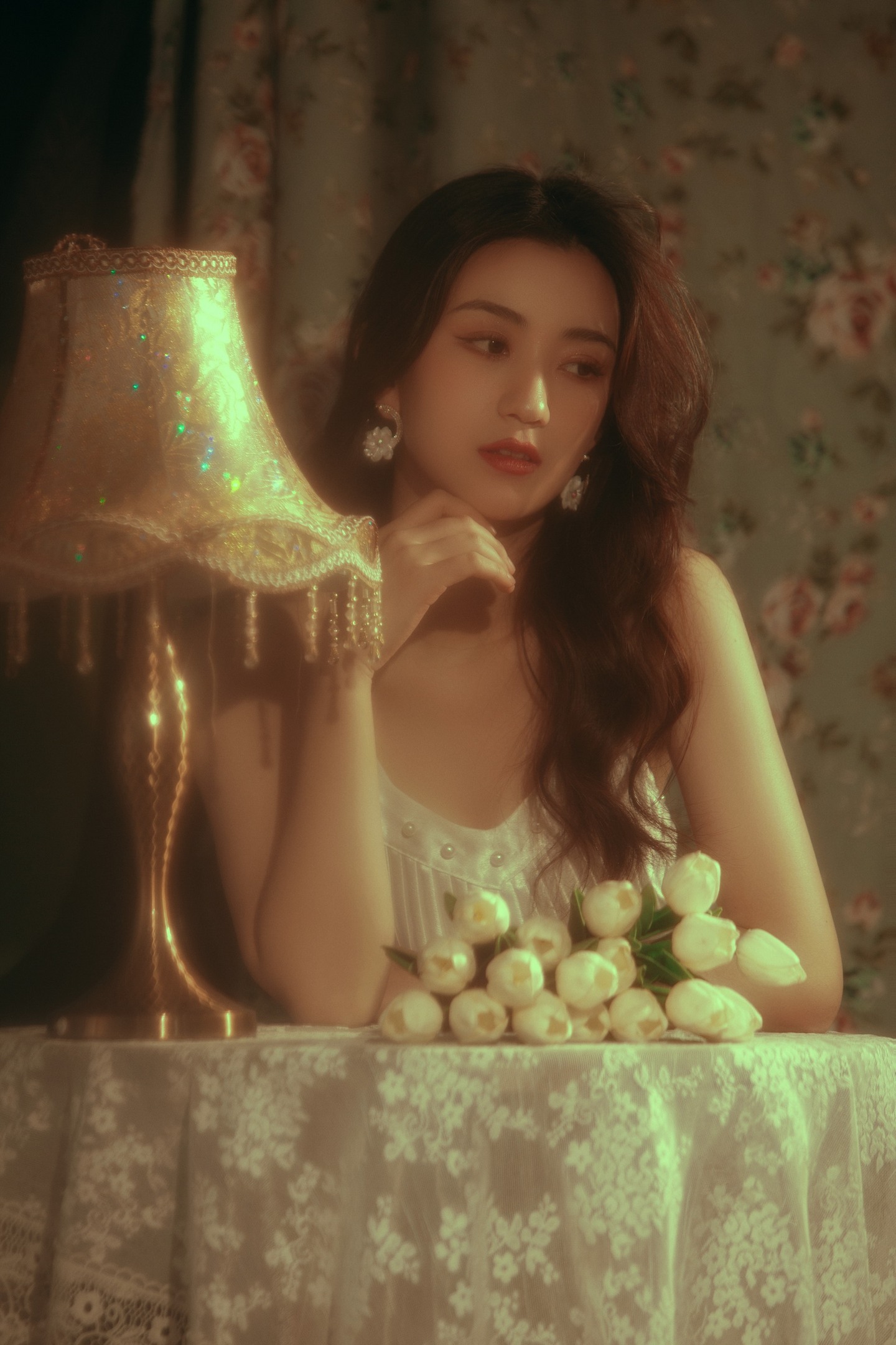 倪妮温柔复古胶片感高清壁纸女神明星写真集(图1)