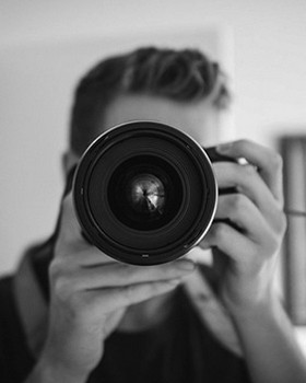 正规买球科技有限公司首席摄影顾问