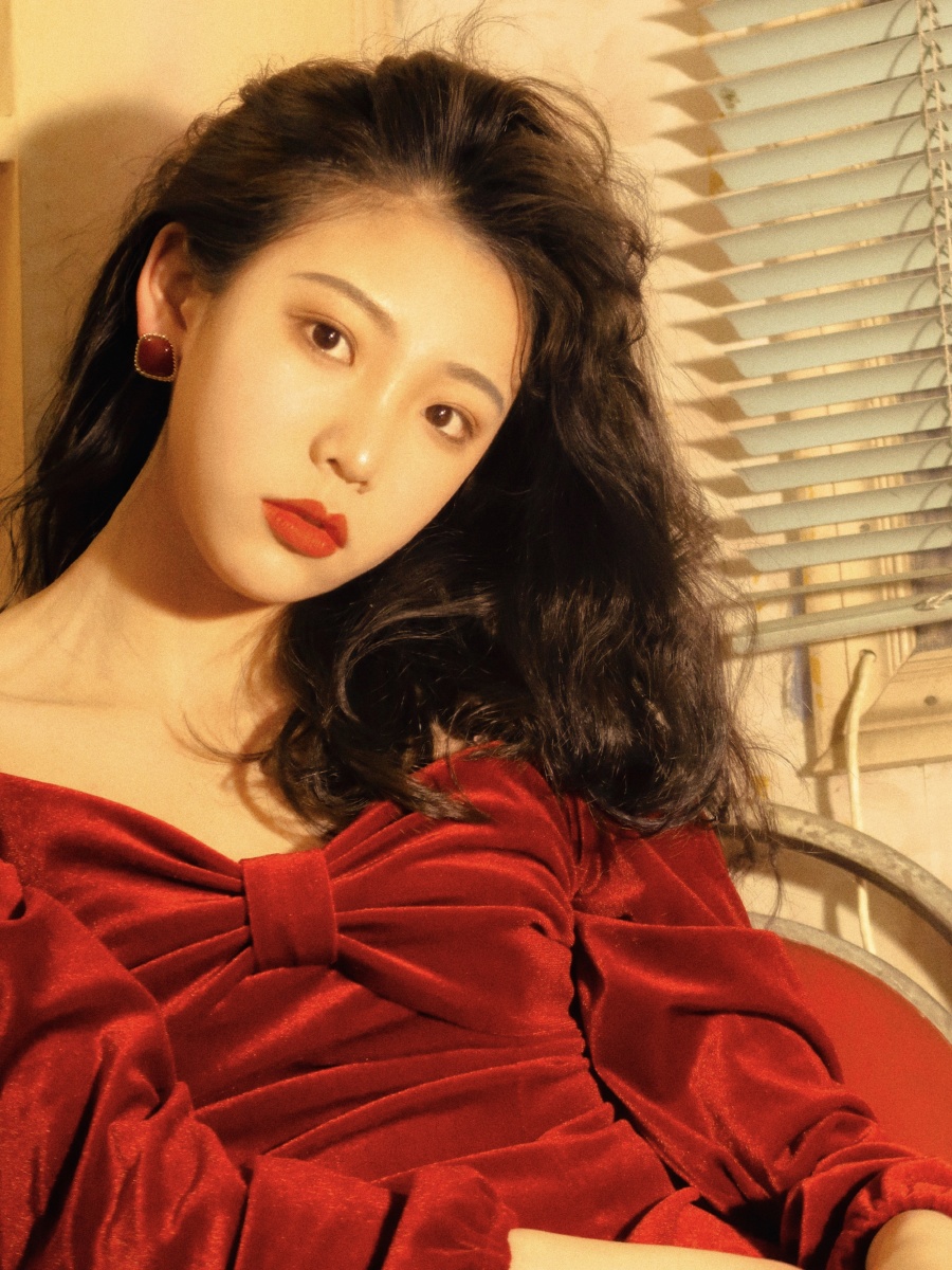 个人写真摄影作品：定格专属青春与个性的独特影像(图1)